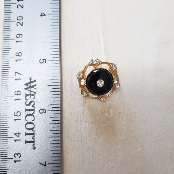 Gold tone Victorian Style vintage pin - Picture 4 of 4